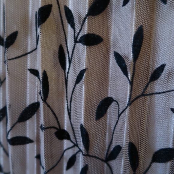 Pleated Skirt - Picture 3 of 10